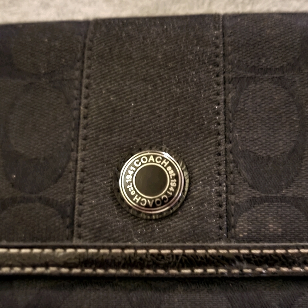 Coach trifold